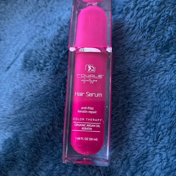 Hair kit includes straightener (rose gold), hair serum, and conditioner - Picture 3 of 4